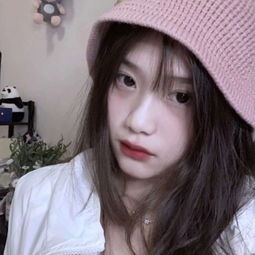 男子带鱼食去钓鱼 鱼直接张嘴要吃的